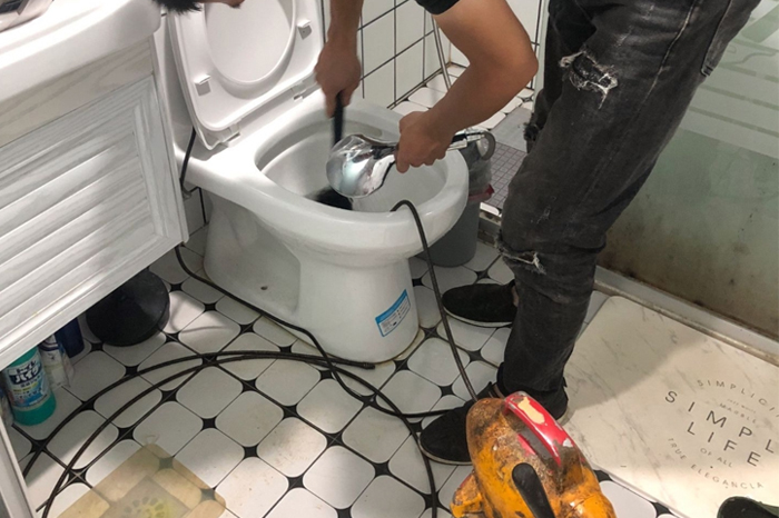 郧阳马桶堵塞自己疏通还是找师傅?专业上门服务让你省时更省心